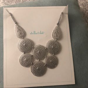 Stella & Dot - Medina Bib Necklace Silver.